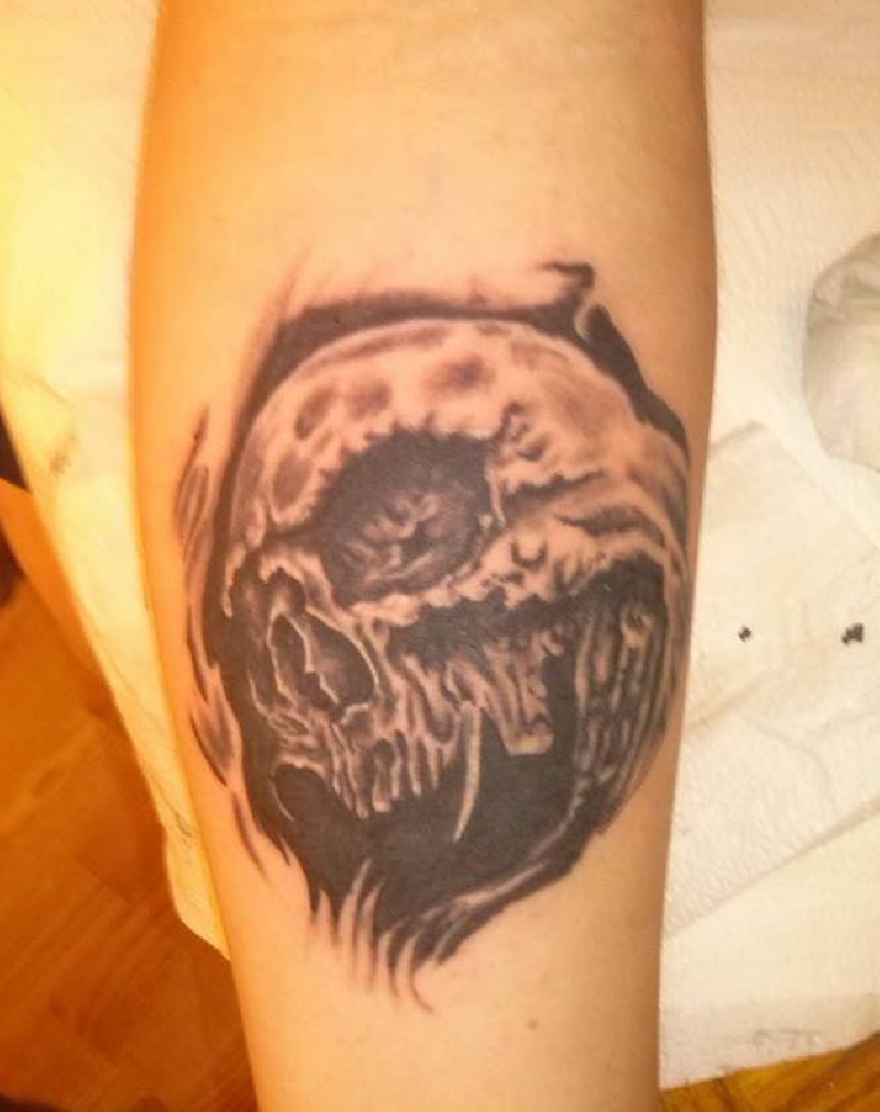 skull ,  using bob tyrrell black and grey ,,high white , freaking awesome. bob rose nl