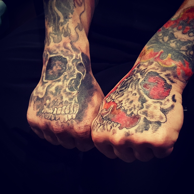 hand skulls